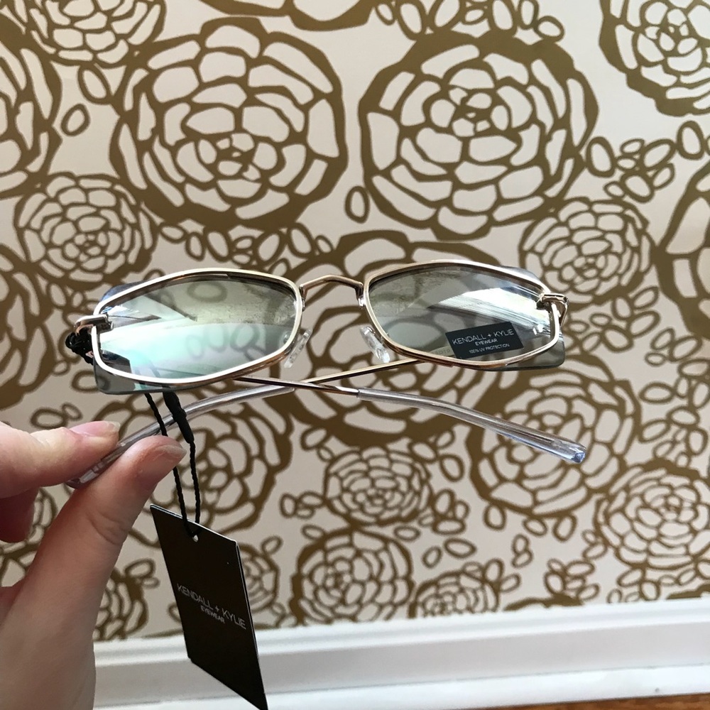 Kendall & Kylie 90’s Style Small Sunglasses